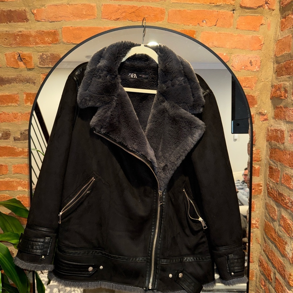 Zara Women's Black Jacket with Dark Gray Faux Fur